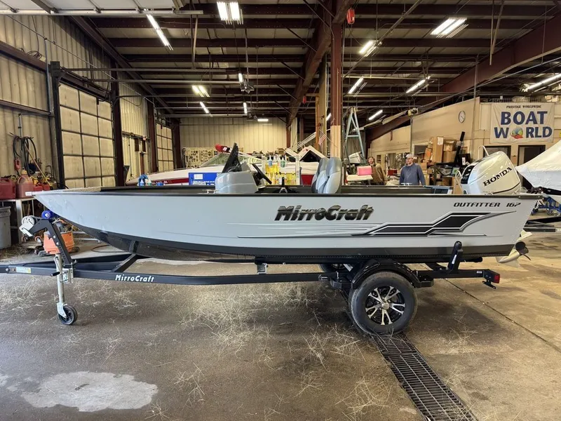 Slide: The Image of MirroCraft 60HP F167 Side Console 2025 - 49