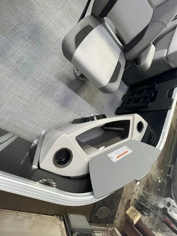 Slide: The Image of Princecraft Sportfisher 21-2S 2025 - 10