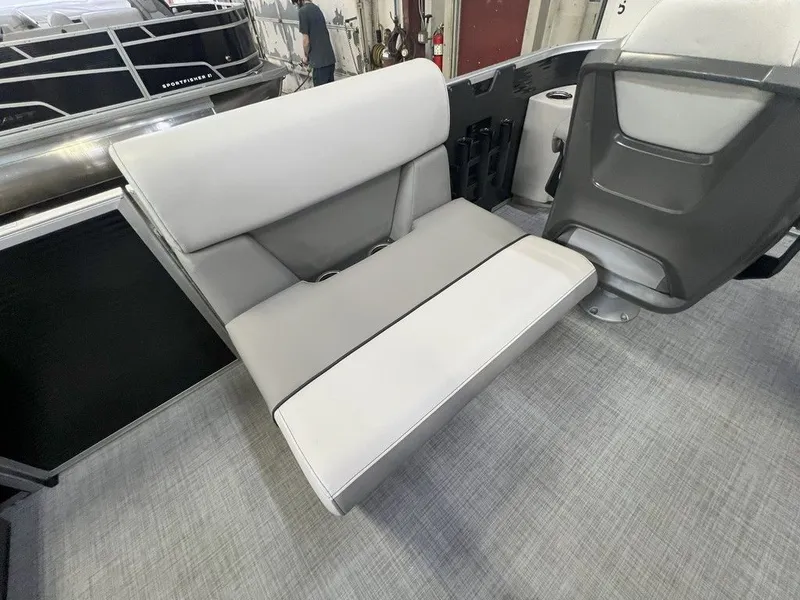 Slide: The Image of Princecraft Sportfisher 21-2S 2025 - 11