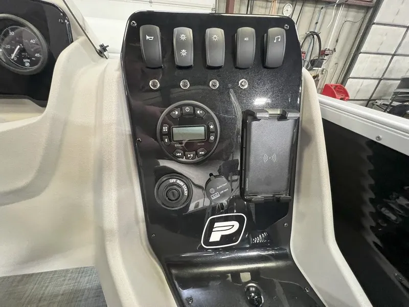 Slide: The Image of Princecraft Sportfisher 21-2S 2025 - 18