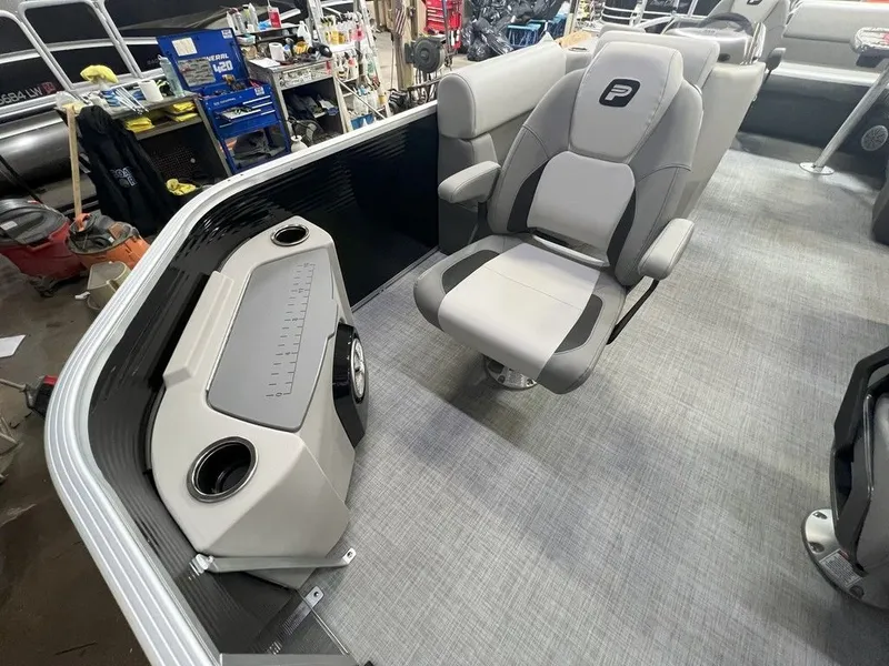 Slide: The Image of Princecraft Sportfisher 21-2S 2025 - 8