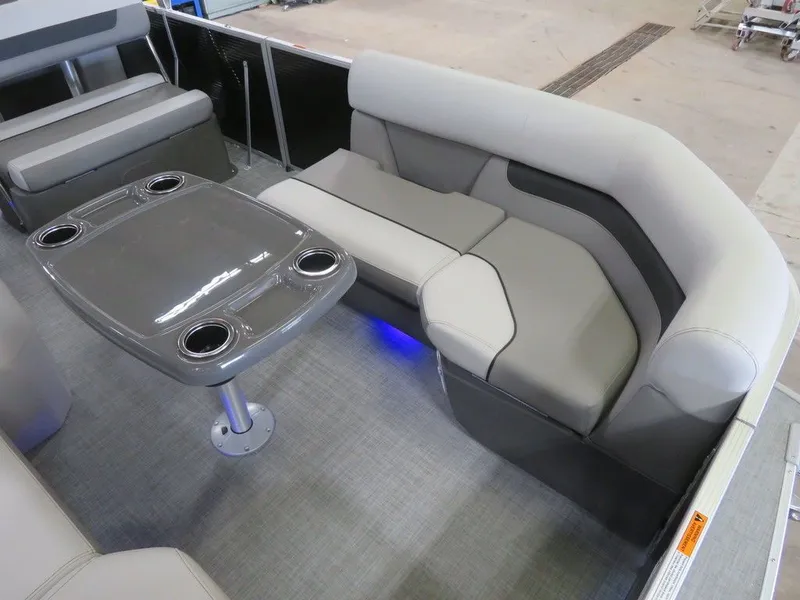 Slide: The Image of Princecraft Vectra 21 RL Dinette Swingback Pontoon & Mercury 4-Stroke EFI 2025 - 10