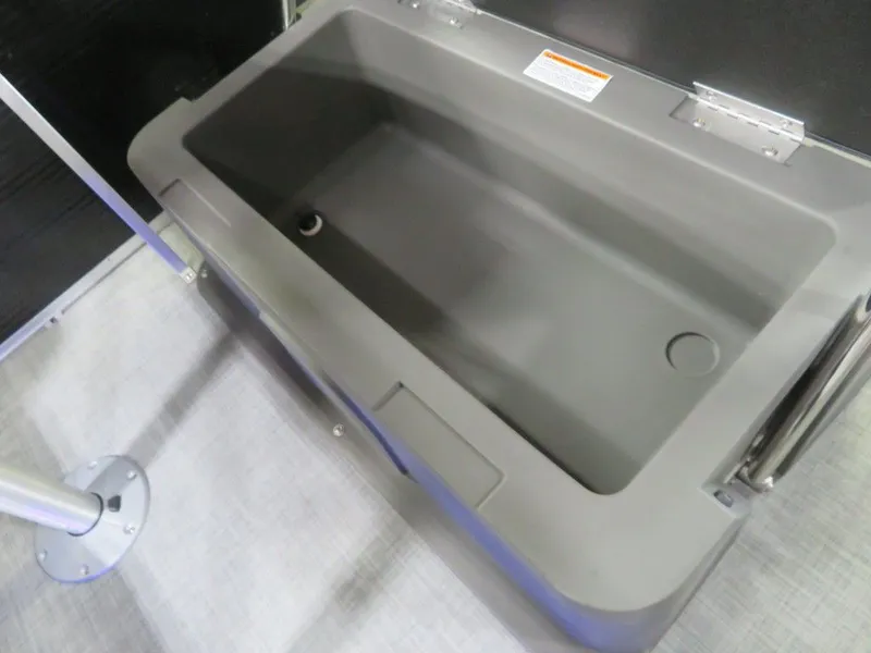 Slide: The Image of Princecraft Vectra 21 RL Dinette Swingback Pontoon & Mercury 4-Stroke EFI 2025 - 13