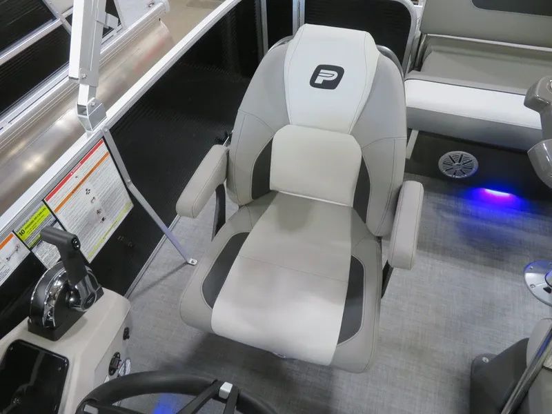 Slide: The Image of Princecraft Vectra 21 RL Dinette Swingback Pontoon & Mercury 4-Stroke EFI 2025 - 15