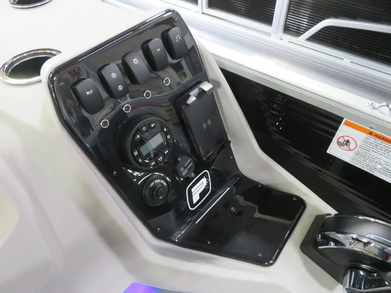 Slide: The Image of Princecraft Vectra 21 RL Dinette Swingback Pontoon & Mercury 4-Stroke EFI 2025 - 18