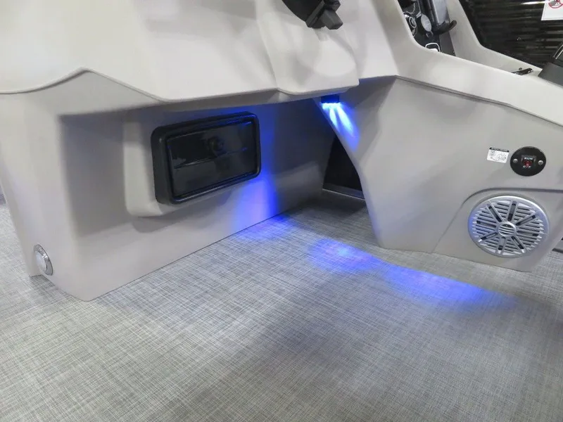 Slide: The Image of Princecraft Vectra 21 RL Dinette Swingback Pontoon & Mercury 4-Stroke EFI 2025 - 20