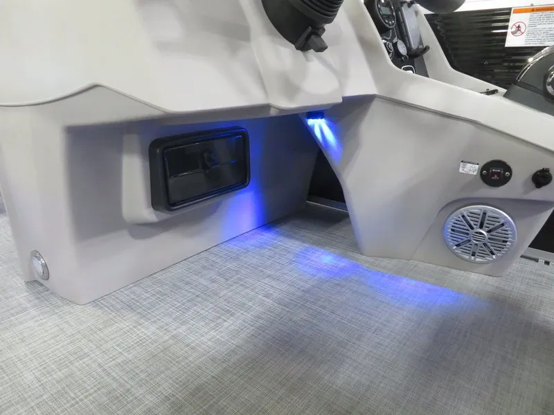 Slide: The Image of Princecraft Vectra 21 RL Dinette Swingback Pontoon & Mercury 4-Stroke EFI 2025 - 22