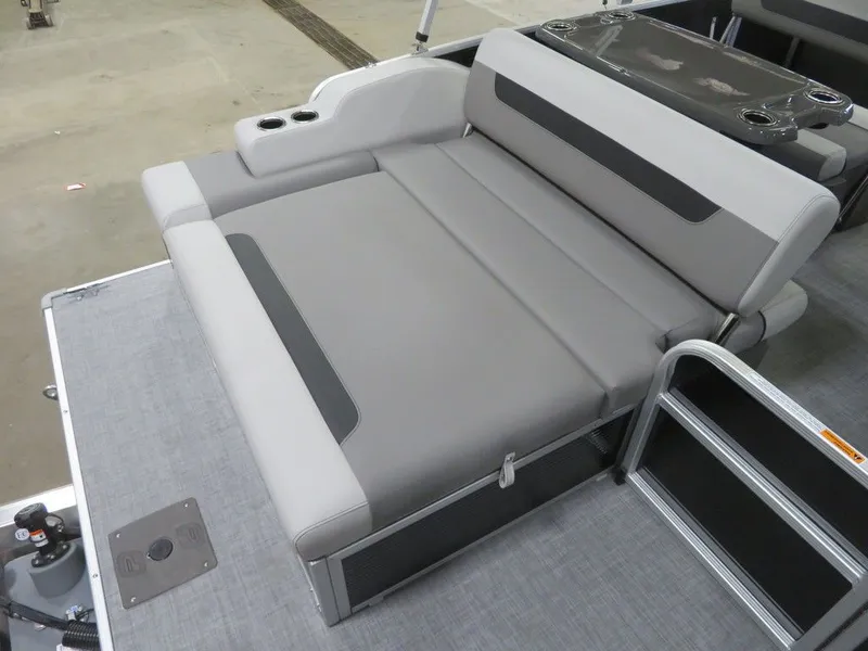 Slide: The Image of Princecraft Vectra 21 RL Dinette Swingback Pontoon & Mercury 4-Stroke EFI 2025 - 23