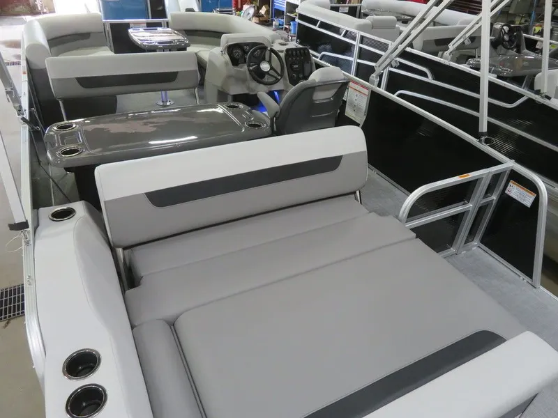 Slide: The Image of Princecraft Vectra 21 RL Dinette Swingback Pontoon & Mercury 4-Stroke EFI 2025 - 24