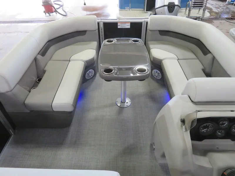 Slide: The Image of Princecraft Vectra 21 RL Dinette Swingback Pontoon & Mercury 4-Stroke EFI 2025 - 27