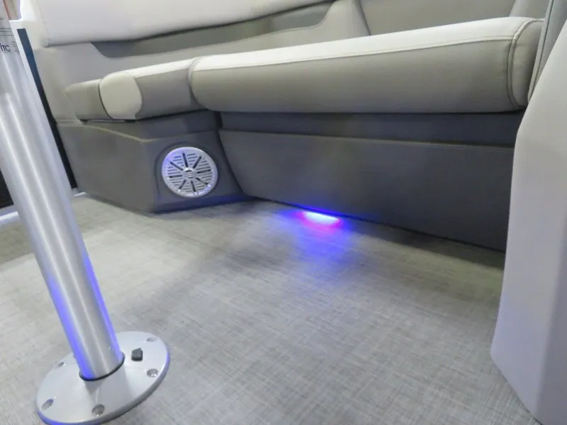 Slide: The Image of Princecraft Vectra 21 RL Dinette Swingback Pontoon & Mercury 4-Stroke EFI 2025 - 29