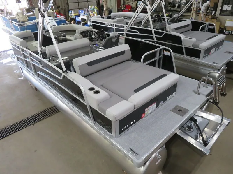 Slide: The Image of Princecraft Vectra 21 RL Dinette Swingback Pontoon & Mercury 4-Stroke EFI 2025 - 38
