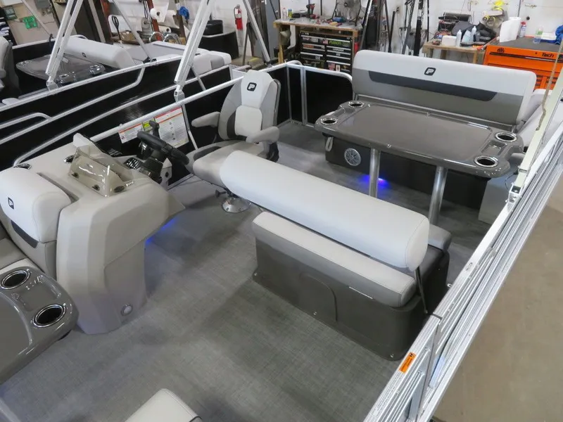 Slide: The Image of Princecraft Vectra 21 RL Dinette Swingback Pontoon & Mercury 4-Stroke EFI 2025 - 4