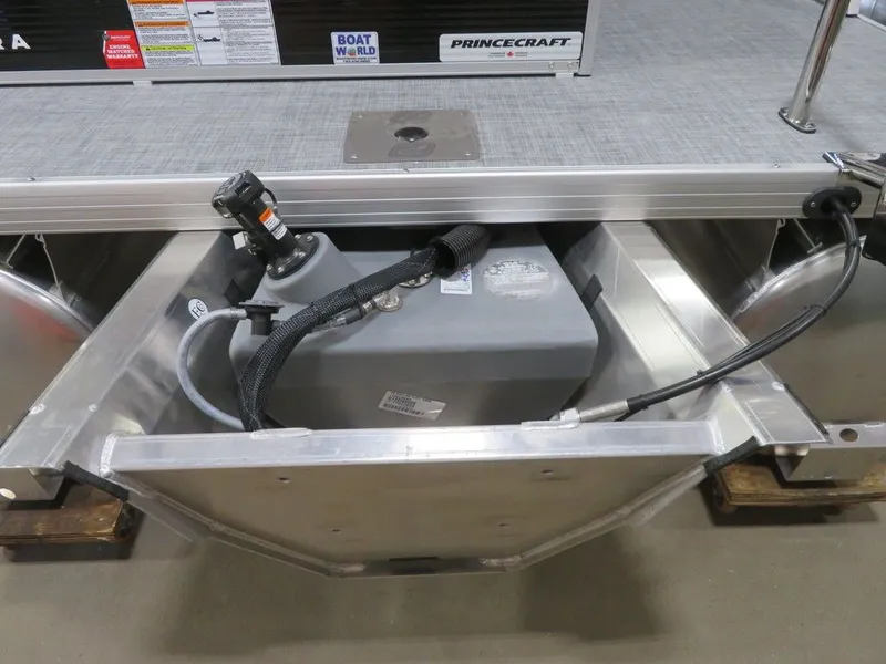 Slide: The Image of Princecraft Vectra 21 RL Dinette Swingback Pontoon & Mercury 4-Stroke EFI 2025 - 40