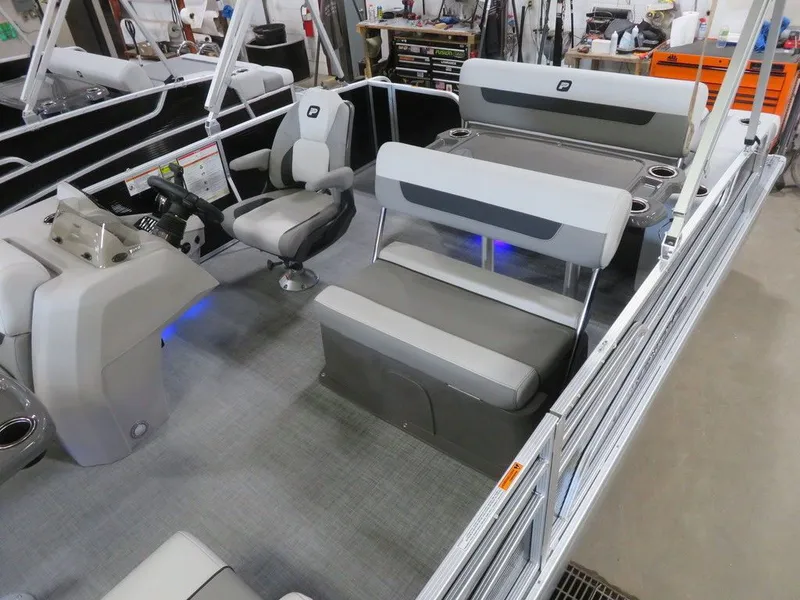 Slide: The Image of Princecraft Vectra 21 RL Dinette Swingback Pontoon & Mercury 4-Stroke EFI 2025 - 5