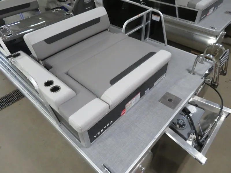 Slide: The Image of Princecraft Vectra 21 RL Dinette Swingback Pontoon & Mercury 4-Stroke EFI 2025 - 6