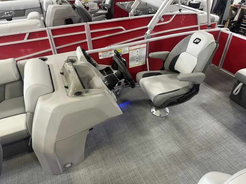 Slide: The Image of Princecraft Vectra 21 RL 2025 - 11