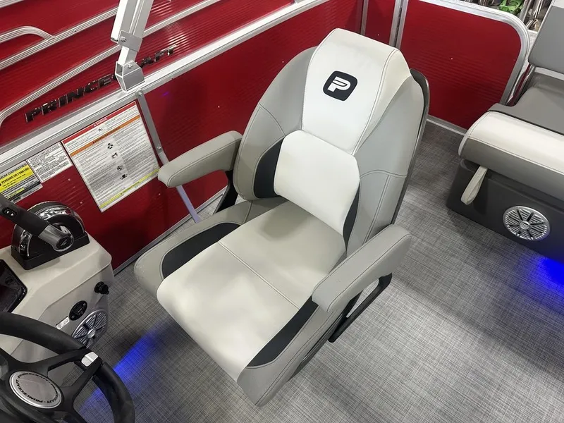 Slide: The Image of Princecraft Vectra 21 RL 2025 - 12