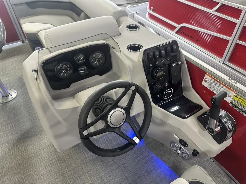 Slide: The Image of Princecraft Vectra 21 RL 2025 - 13