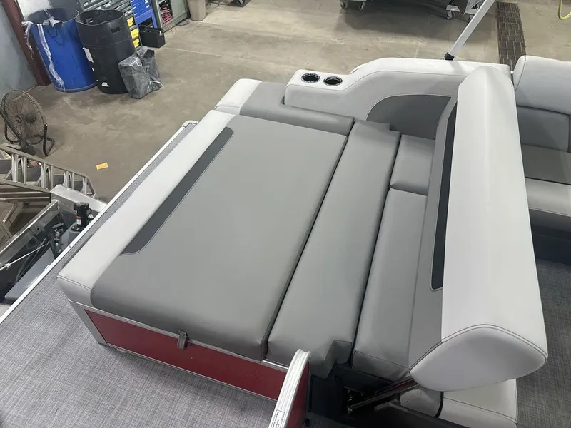 Slide: The Image of Princecraft Vectra 21 RL 2025 - 18