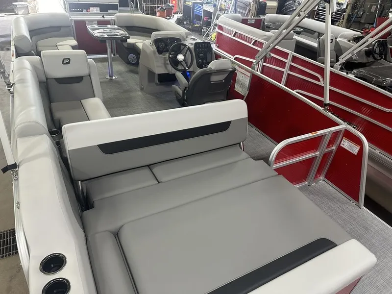 Slide: The Image of Princecraft Vectra 21 RL 2025 - 19