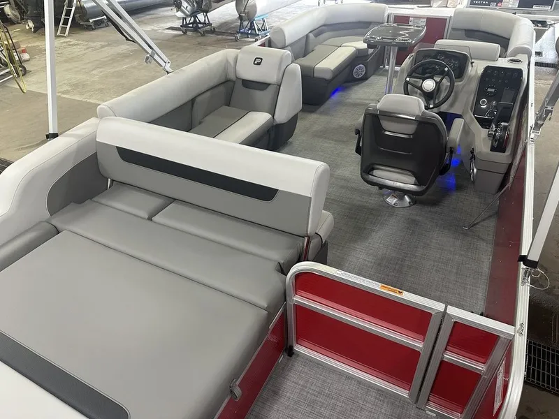 Slide: The Image of Princecraft Vectra 21 RL 2025 - 20