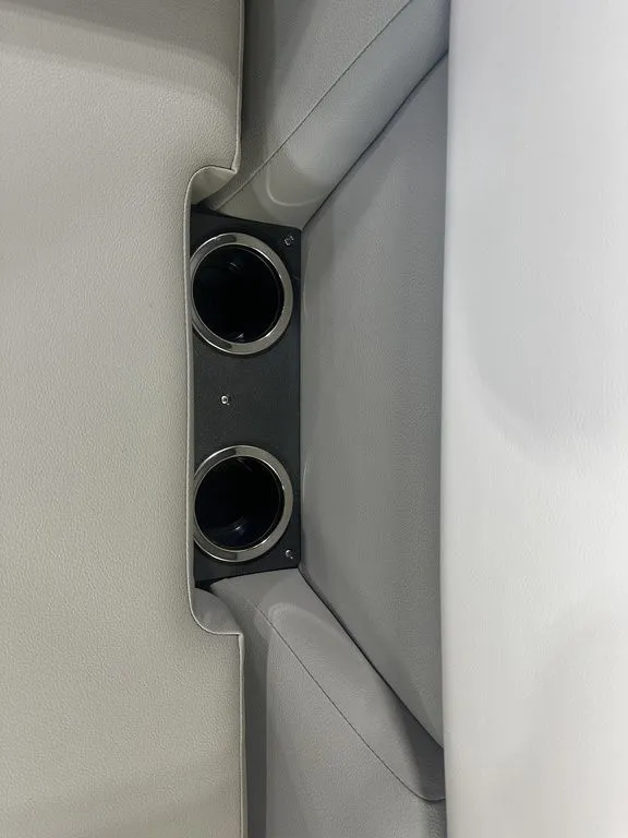 Slide: The Image of Princecraft Vectra 21 RL 2025 - 21