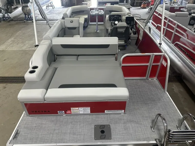 Slide: The Image of Princecraft Vectra 21 RL 2025 - 6