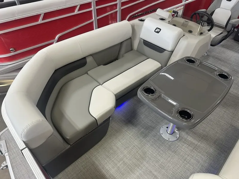 Slide: The Image of Princecraft Vectra 21 RL 2025 - 8