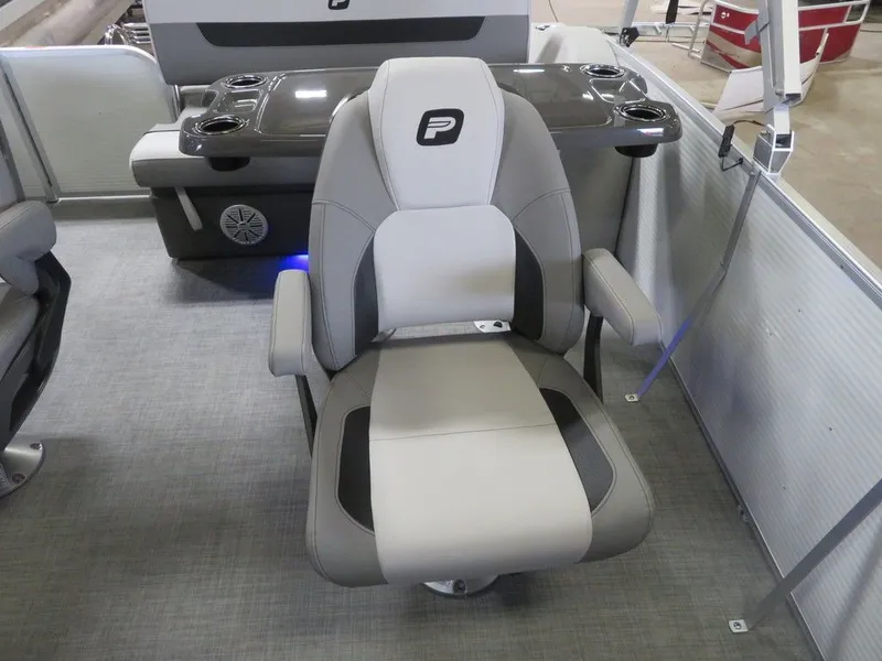 Slide: The Image of Princecraft Vectra 21 RL 2025 - 10