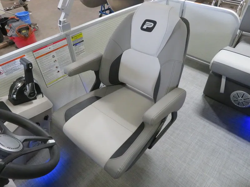 Slide: The Image of Princecraft Vectra 21 RL 2025 - 12