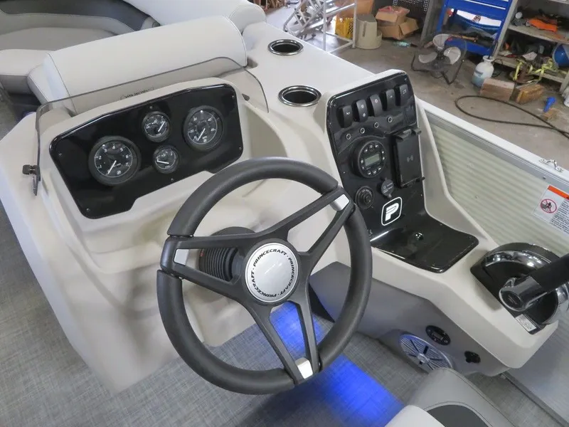 Slide: The Image of Princecraft Vectra 21 RL 2025 - 13