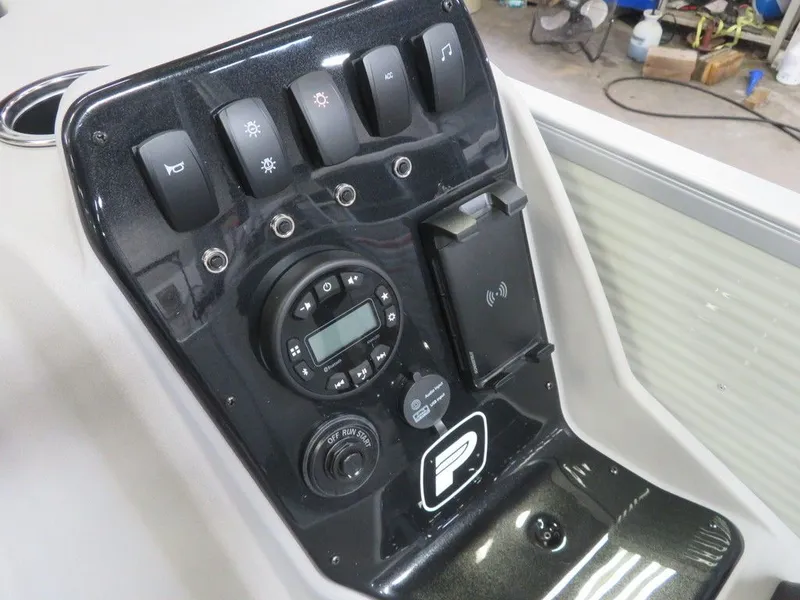 Slide: The Image of Princecraft Vectra 21 RL 2025 - 15