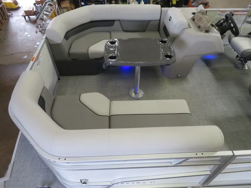 Slide: The Image of Princecraft Vectra 21 RL 2025 - 3