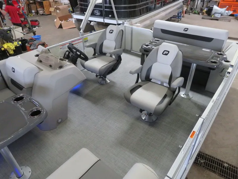 Slide: The Image of Princecraft Vectra 21 RL 2025 - 4