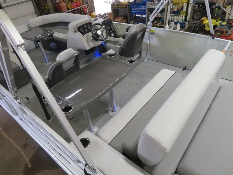 Slide: The Image of Princecraft Vectra 21 RL 2025 - 5