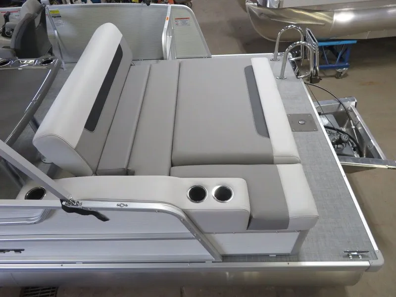 Slide: The Image of Princecraft Vectra 21 RL 2025 - 6