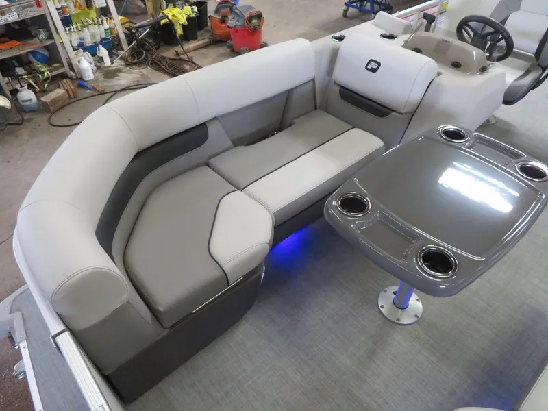 Slide: The Image of Princecraft Vectra 21 RL 2025 - 8