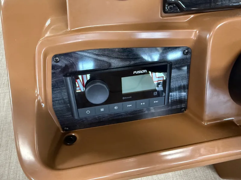 Slide: The Image of Tahoe Sport 2385 Swingback (VRB) & Honda 4-Stroke EFI 2025 - 10