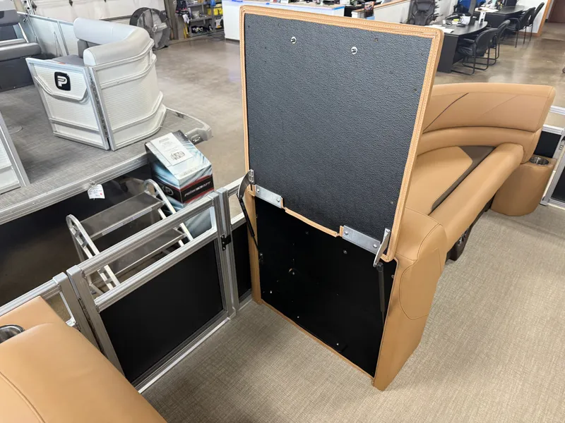 Slide: The Image of Tahoe Sport 2385 Swingback (VRB) & Honda 4-Stroke EFI 2025 - 13