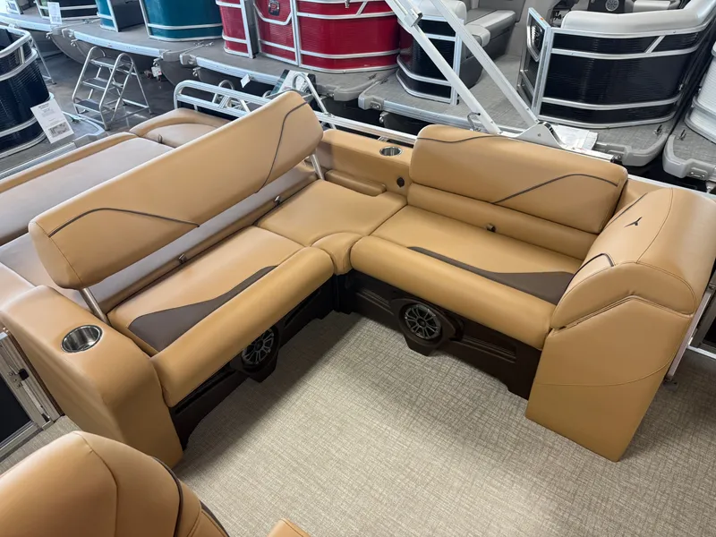 Slide: The Image of Tahoe Sport 2385 Swingback (VRB) & Honda 4-Stroke EFI 2025 - 17