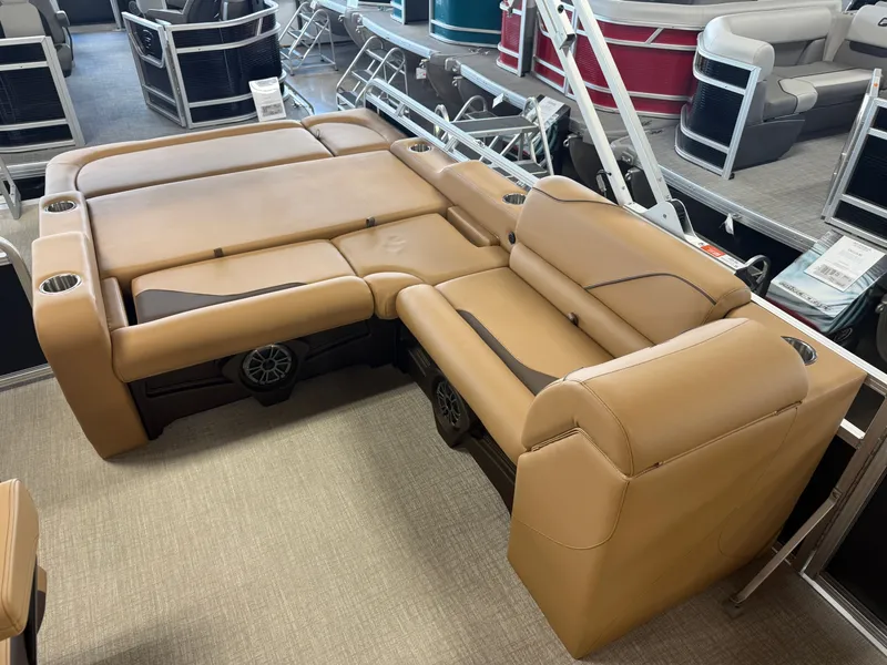 Slide: The Image of Tahoe Sport 2385 Swingback (VRB) & Honda 4-Stroke EFI 2025 - 19