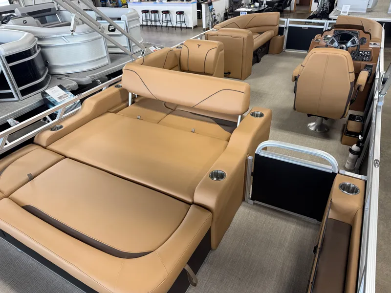 Slide: The Image of Tahoe Sport 2385 Swingback (VRB) & Honda 4-Stroke EFI 2025 - 22