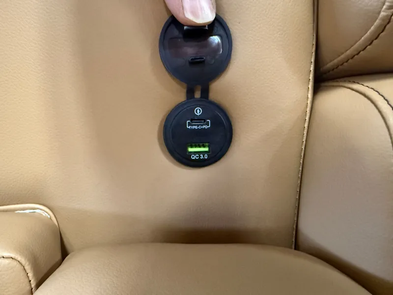 Slide: The Image of Tahoe Sport 2385 Swingback (VRB) & Honda 4-Stroke EFI 2025 - 25