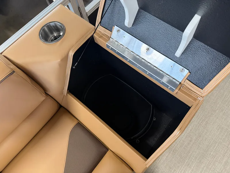 Slide: The Image of Tahoe Sport 2385 Swingback (VRB) & Honda 4-Stroke EFI 2025 - 26