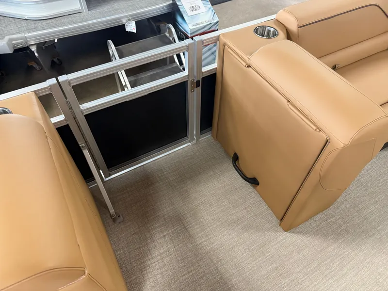 Slide: The Image of Tahoe Sport 2385 Swingback (VRB) & Honda 4-Stroke EFI 2025 - 27