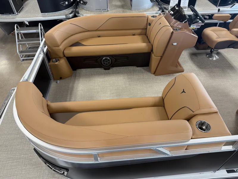 Slide: The Image of Tahoe Sport 2385 Swingback (VRB) & Honda 4-Stroke EFI 2025 - 3