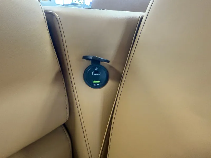 Slide: The Image of Tahoe Sport 2385 Swingback (VRB) & Honda 4-Stroke EFI 2025 - 31