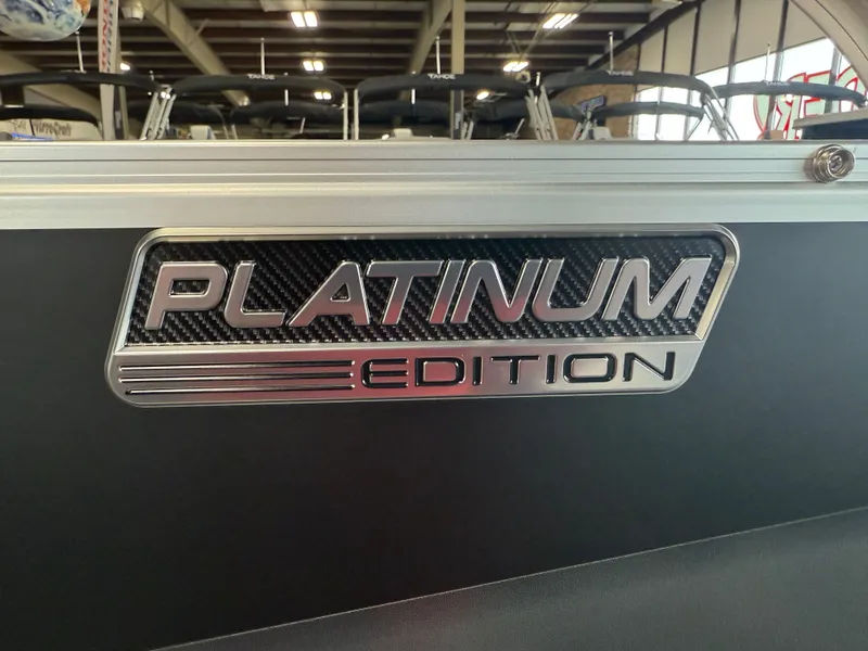 Slide: The Image of Tahoe Sport 2385 Swingback (VRB) & Honda 4-Stroke EFI 2025 - 38