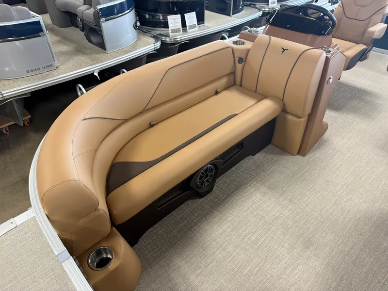 Slide: The Image of Tahoe Sport 2385 Swingback (VRB) & Honda 4-Stroke EFI 2025 - 5